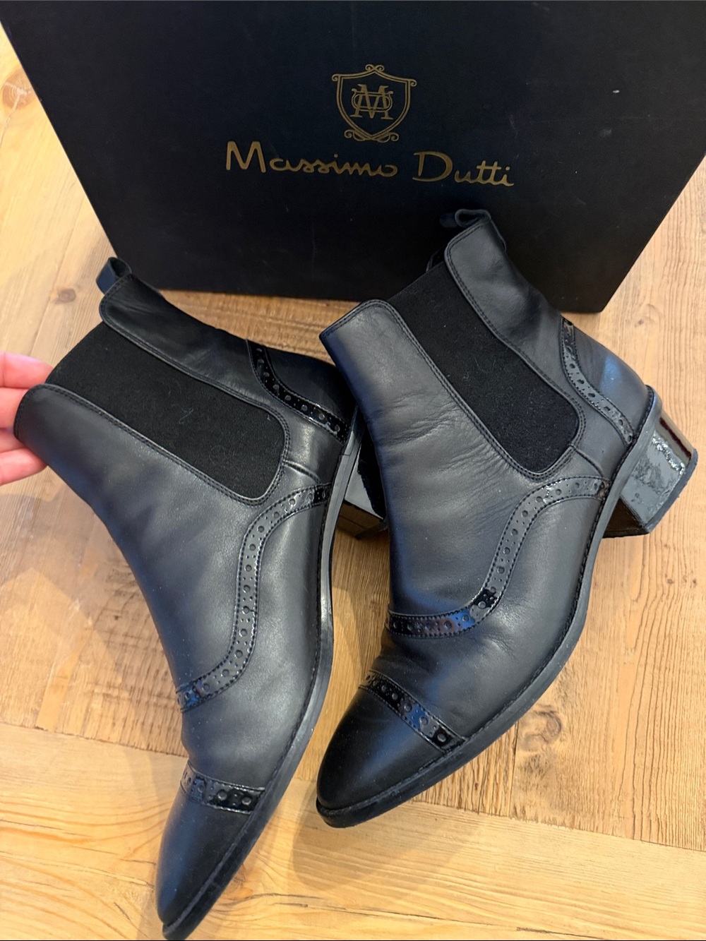 Massimo Dutti Black Leather Chukka Boots with Brogue Detailing